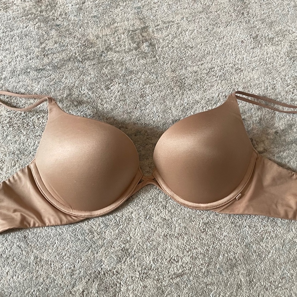 Victoria Secret very sexy push up bra in 32C!